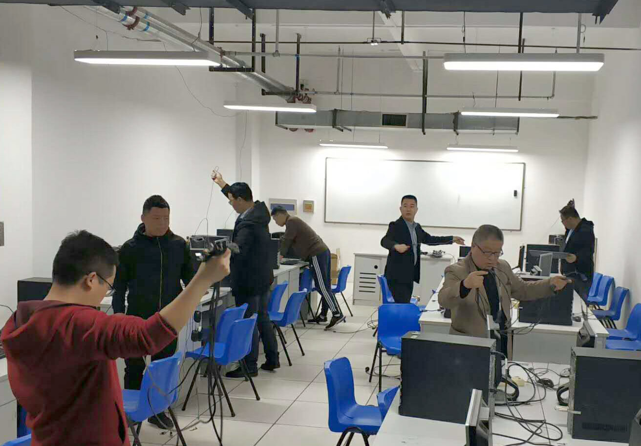 我校工程技术学院实验中心实验室搬迁工作圆满完成