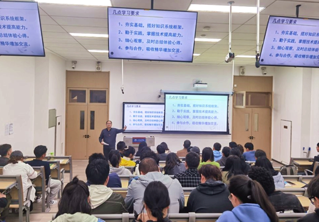 工程技术学院召开混合式教学实践与探索师生恳谈会